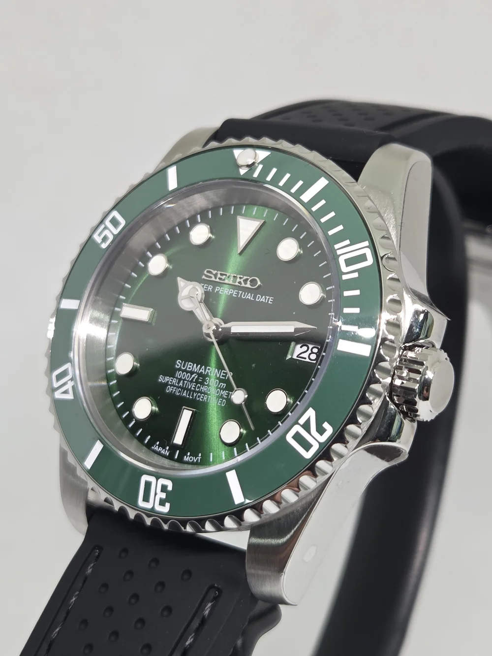 Custom 40mm Automatic Seiko Mod Watch NH35 Submariner Hulk